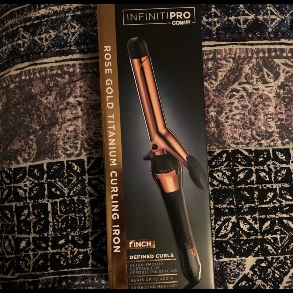 BRAND NEW rose gold curling wand